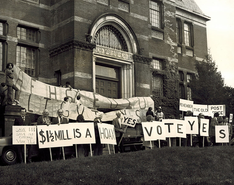 Kingston City Hall Picket Line